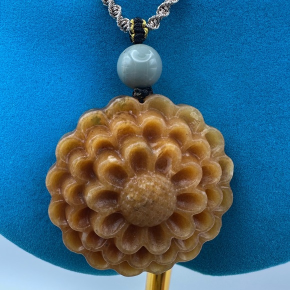 Xiu Yan Jade Crysanthamum Pendant Necklace on Woven Adjustable Nylon Rope - Picture 3 of 9